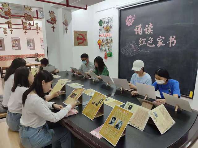 黨建引領(lǐng)法治實踐 政法學(xué)院學(xué)生黨員赴東風(fēng)路街道黨建壹號工廠開展主題黨日活動